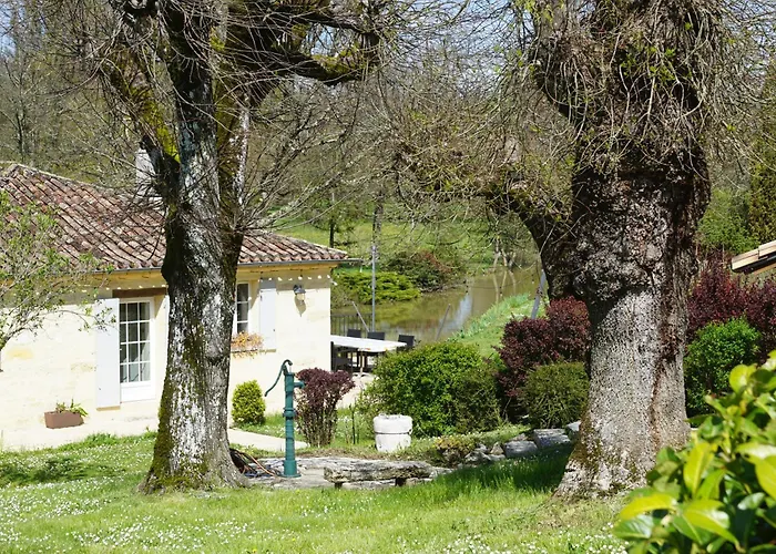 Πανσιόν Moulin Notre Dame 3*